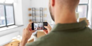 Man using virtual moving technologies for a streamlined moving experience.