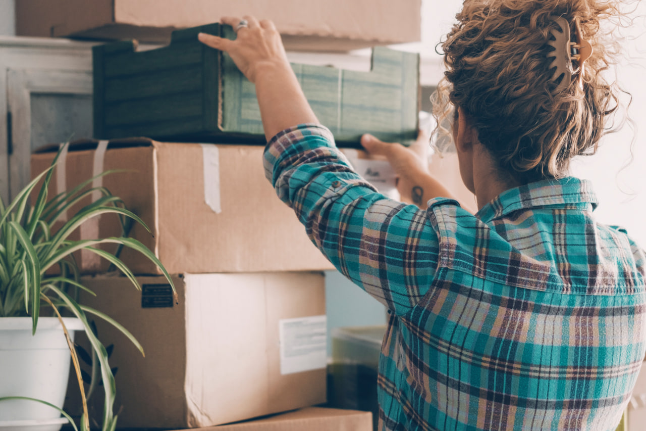Woman in a plaid shirt who’s relocating for work and looking for the best cities for workers.